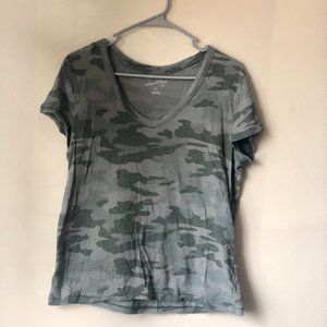 Women's Camouflage V-neck T-Shirt